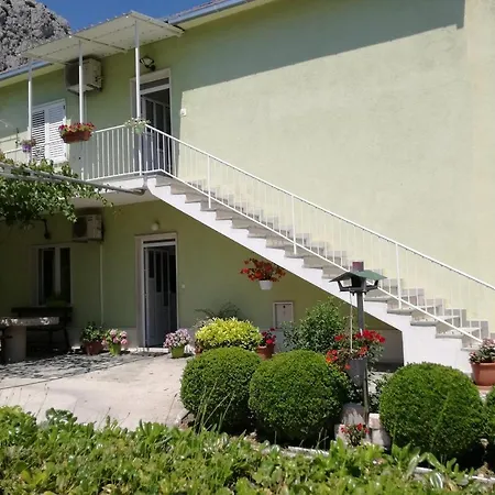Studio 5246a * Omiš